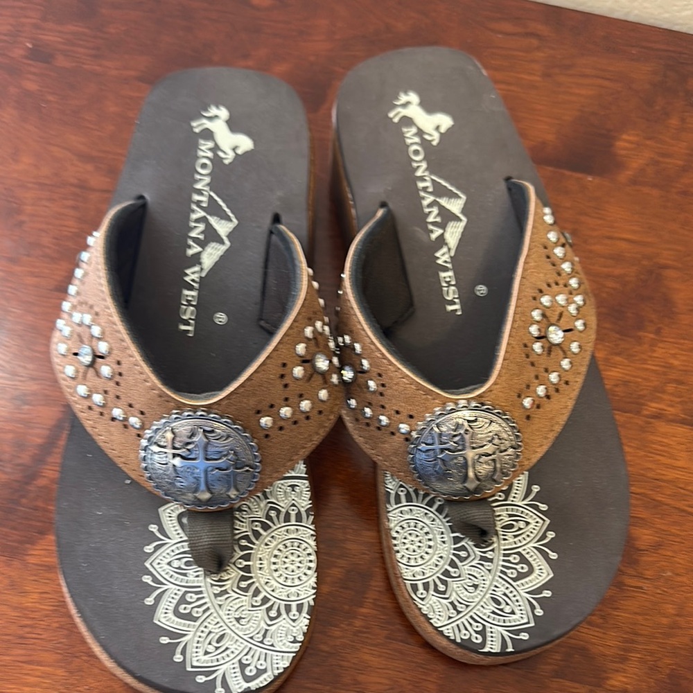 Montana West Brown Sandals with Cross Medallion